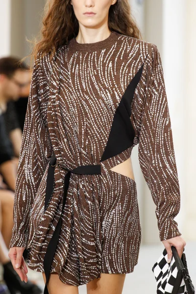 Look 10